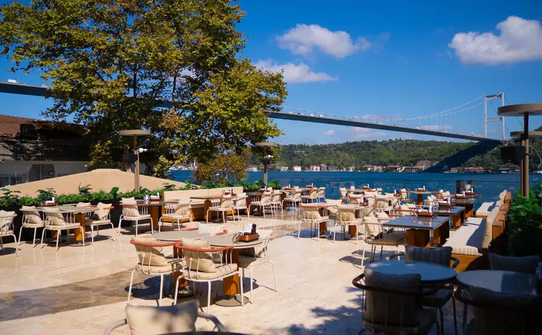 Rumeli Hisarı'nda Huqqabaz ile Boğaz'ın Eşsiz Manzarasına Tanıklık Edin!