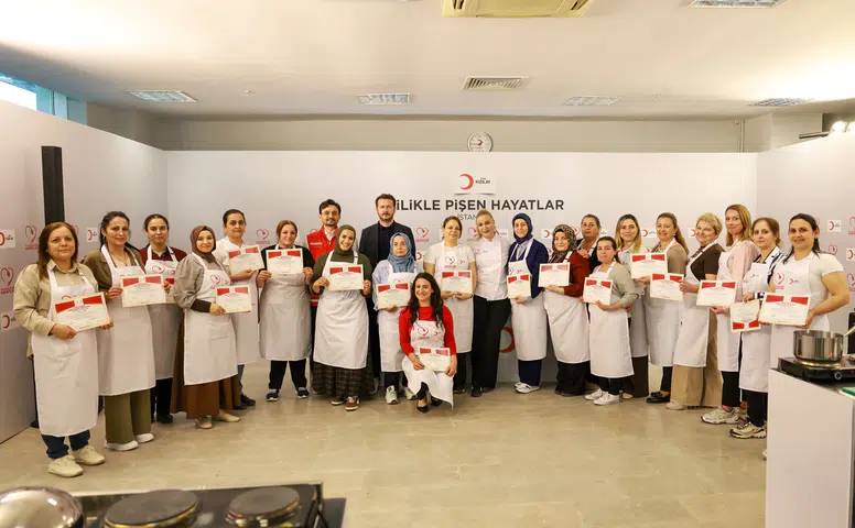 Ünlü Şef Danilo Zanna, Depremzedelerle Dayanışma İçin Kadınlarla Mutfakta Buluştu!