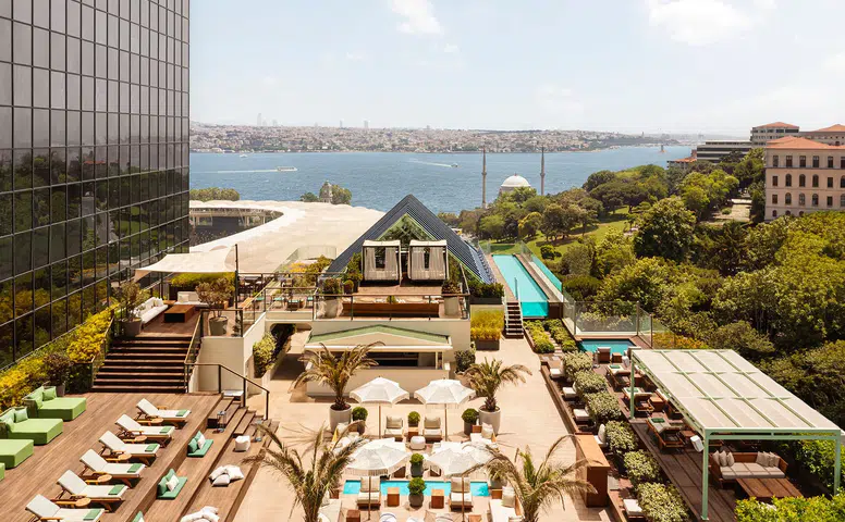 Anneler Günü'nde The Roof'un Eşsiz Geç Kahvaltı Deneyimi