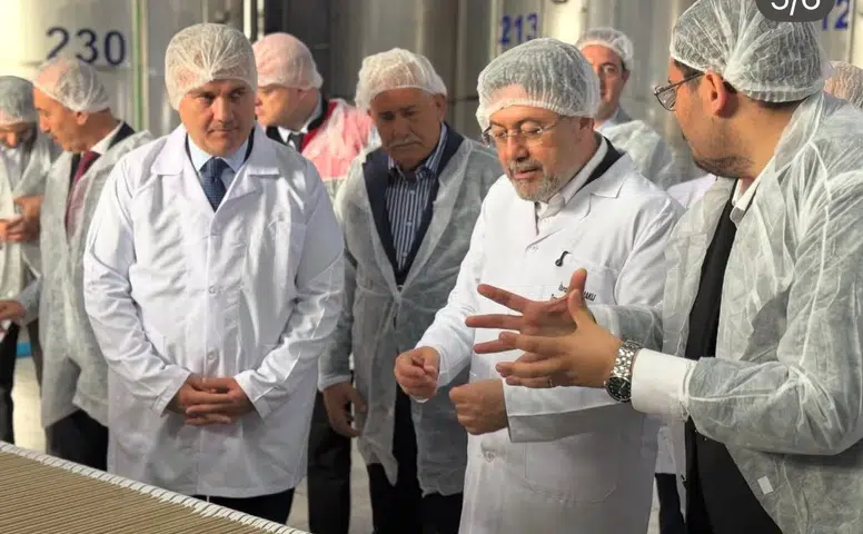 Tarım ve Orman Bakanı İbrahim Yumaklı, Köklü Zeytincilik Fabrikası'nı Gezdi