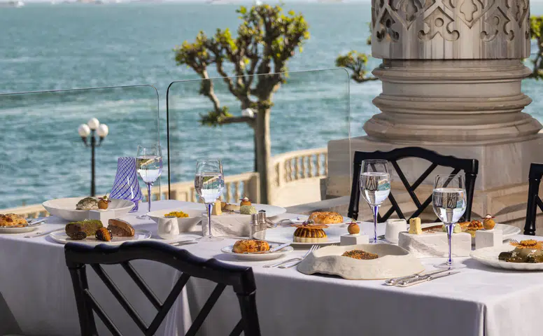 Tuğra Restoran'dan Eşsiz Yaz Menüsü: Zengin Lezzetler Sofraları Şenlendiriyor!