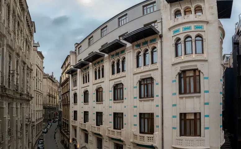 Tarihi L’Union Han, Restorasyon Sonrası İstanbul’da Konaklama Deneyimine Yeni Bir Soluk Getiriyor