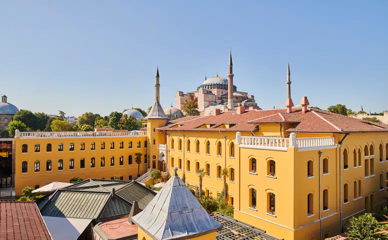 Four Seasons Hotel Bosphorus ve Four Seasons Hotel Sultanahmet, Condé Nast Traveler'ın Prestijli "Triple Crown" Koleksiyonuna Seçildi!