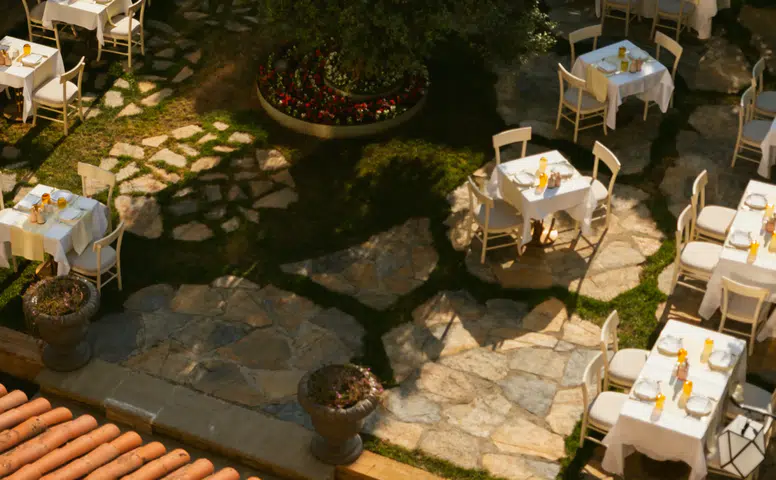 Yazın Keyfini Çıkarabileceğiniz Şehrin Kalbindeki Grasidi Gastro Garden!