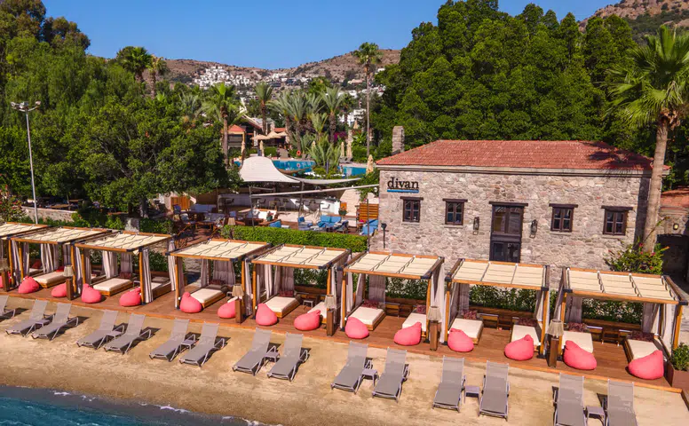 Telezzüz, Yaz Sezonuna Özel Lezzetleriyle Divan Bodrum’da Ziyaretçilerini Ağırlıyor