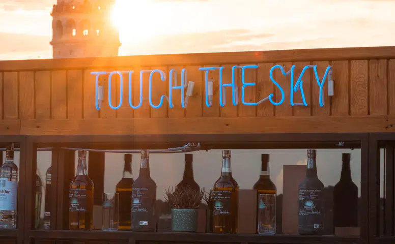 Sky Karaköy, Temmuz'da Yaz Akşamlarının Büyüsünü Sunmaya Devam Ediyor!