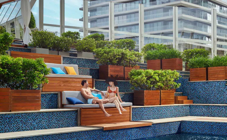 Raffles İstanbul'un Açık Havuzu Lounge6 ile Şehre Yaz Esintisi Katıyor!