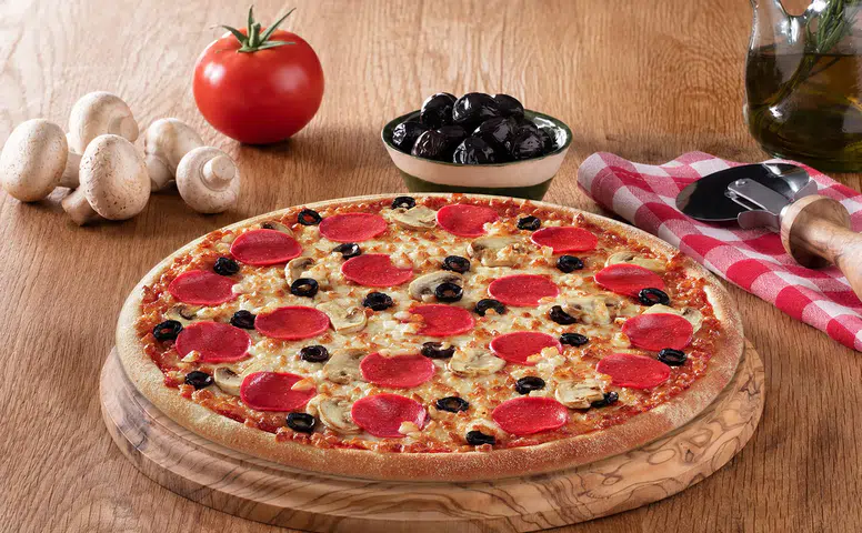 PizzaLazza'dan Klasik Pizza Tutkunlarına Özel: Doyurucu Üçlü Pizza İle Tanışın!