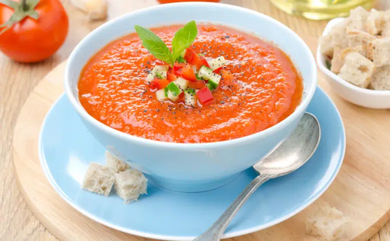 Soğuk Sebze Çorbası: Gazpacho Tarifi Nasıl Yapılır?