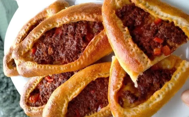 Mayasız Kıymalı Pide Nasıl Yapılır?