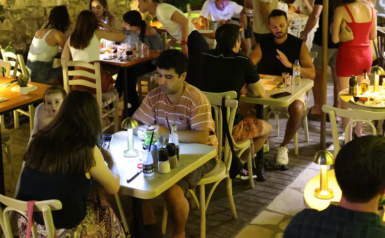 Alaçatı'da Perşembe Gecelerine Damgasını Vuran: Budin's Pizza Eğlencesi!