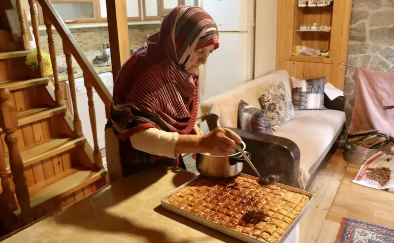 Asırlık Gelenek: 40 Katmanlı Mısır Unlu Baklava Hayranlarını Büyülüyor!
