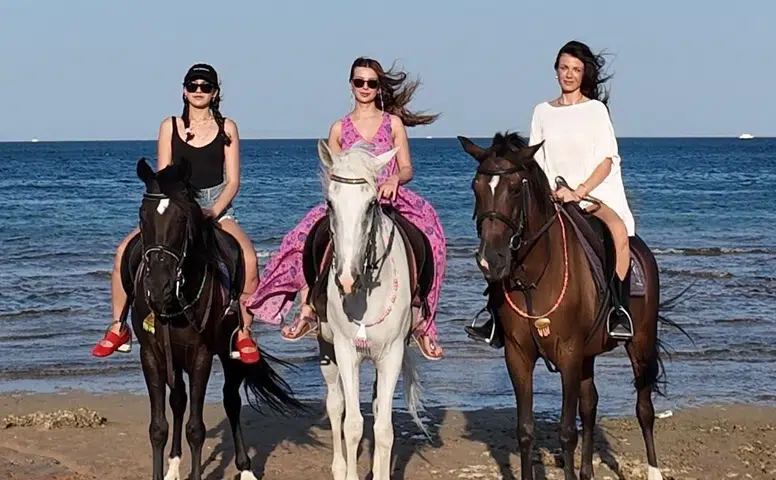Ünlü Yıldızlar Kızıldeniz’e Yolculuk Yaptı: Hurghada’nın Eşsiz Güzellikleri Keşfedildi!