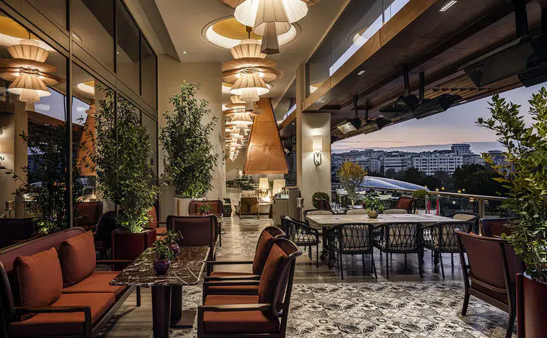 Hilton İstanbul Bosphorus'un Caz Barı Sazzou, Yenilenen Terası ile Şehrin Nabzını Tutmaya Hazır!