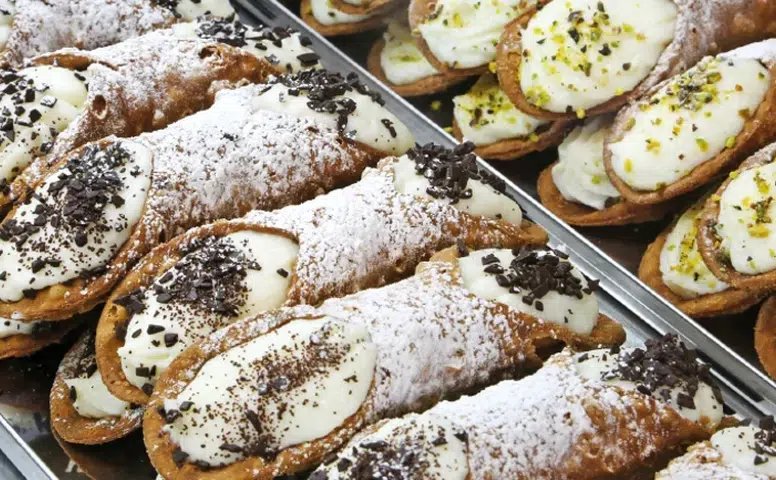 Sicilya'nın Eşsiz Tadı: Cannoli Yapımı ve İpuçları
