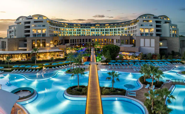 Türkiye’de Konakla, Londra’da Harca: Kaya'nın Yenilikçi Sadakat Programı Dünyaya Açılıyor