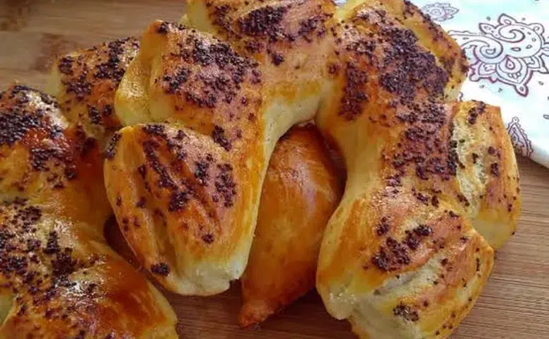 Damla Sakızlı Kıbrıs Çöreği Tarifiyle Çay Saatlerine Renk Katın!