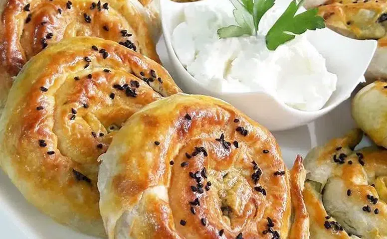 İştah Kabartan Patatesli Gül Böreği Tarifi...