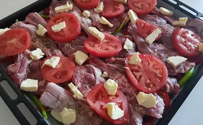 Fırında Lezzetli Tepsi Pirzola: Pratik Tarif!
