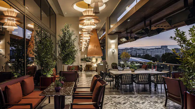 Hilton İstanbul Bosphorus'un Caz Barı Sazzou, Yenilenen Terası ile Şehrin Nabzını Tutmaya Hazır!